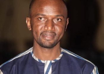 Ceux qui choisissent la voie la plus simple aujourd’hui se condamnent à vivre demain avec des regrets par (Bella BAH)